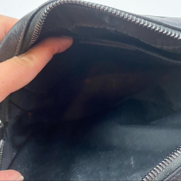 Saint Laurent Lou Matelassé Leather Camera Bag - Picture 4 of 6